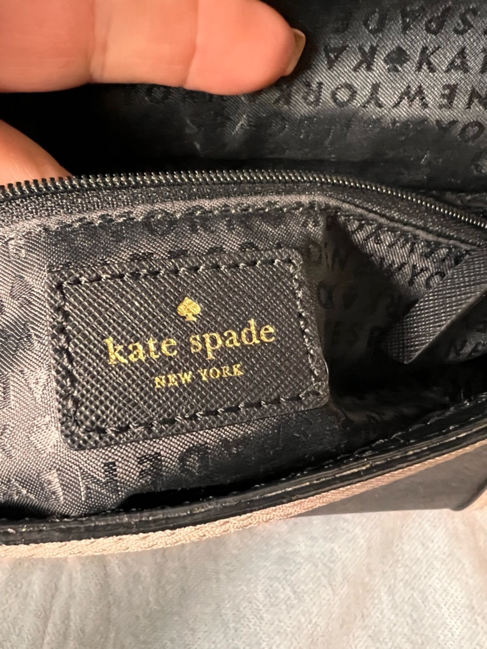 Kate Spade New York HAZEL COURT ALEK CROSSBODY, excellent condition - Picture 4 of 16